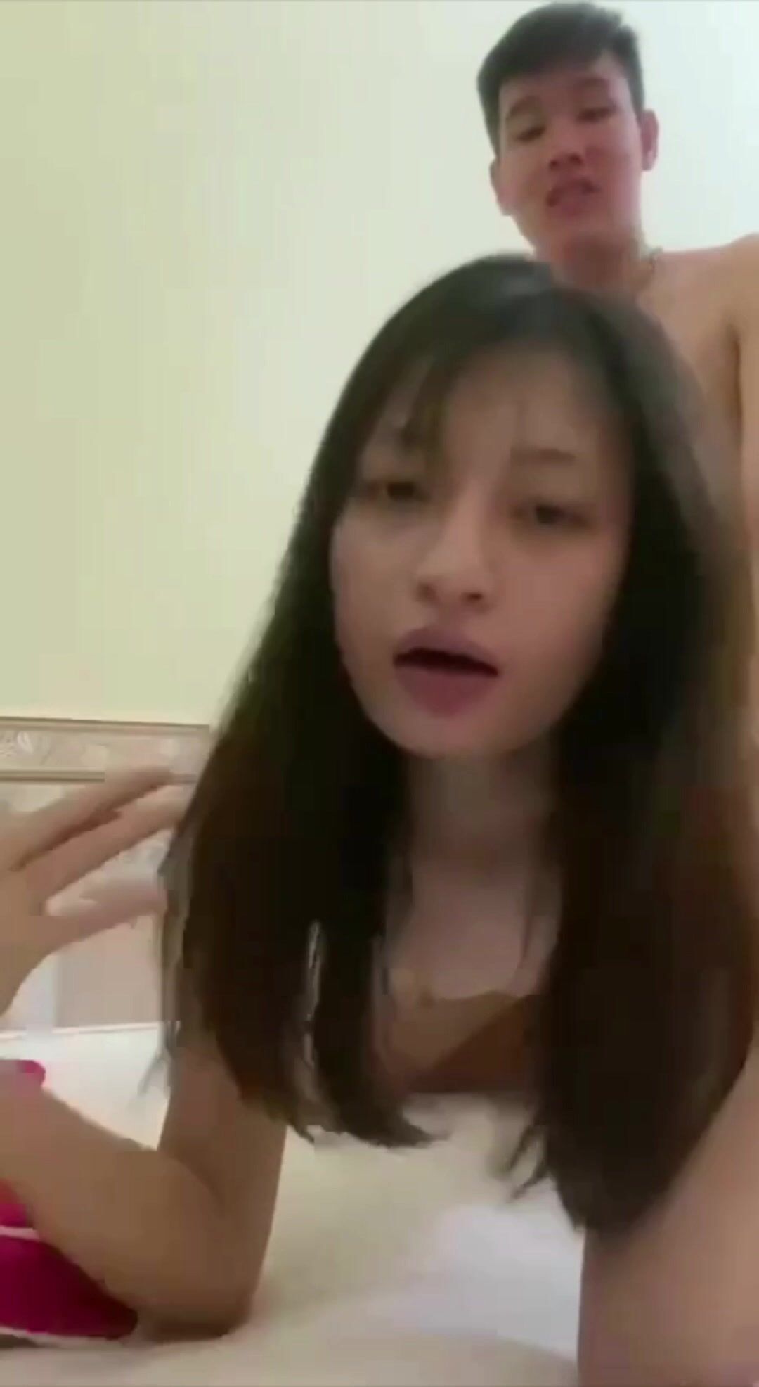con bạn thân mình dây đáng để bỏ người yêu để đi an ủi nó - phần 1